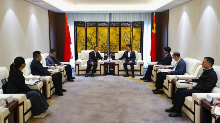 4月10日，甘肃文旅集团党委书记、董事长叶剑芳与来访的进出口银行甘肃省分行党委书记、行长徐强进行座谈，双方围绕服务“一带一路”建设、推动“文旅+”产业融合、深化政策性金融合作等方面深入交换意见，并就加