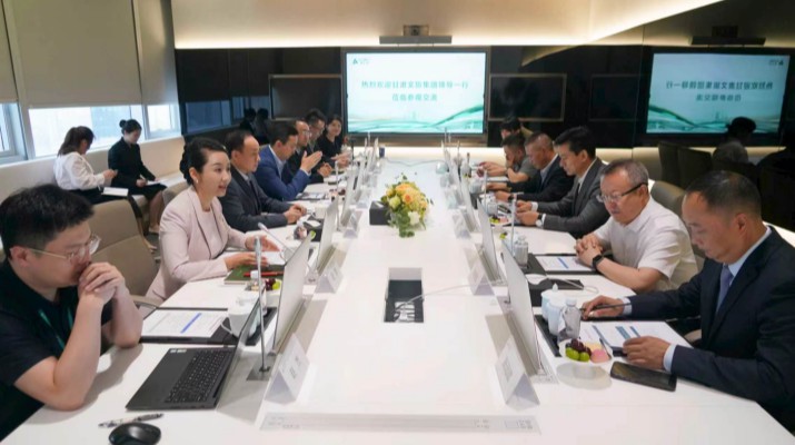 5月21日，甘肃文旅集团党委书记、董事长叶剑芳率队赴广州雅生活智慧城市服务股份有限公司考察座谈，与雅生活集团主席、董事长王海洋，雅生活集团执行董事、总裁李大龙围绕“文旅+物业服务”深度融合、协同发展开